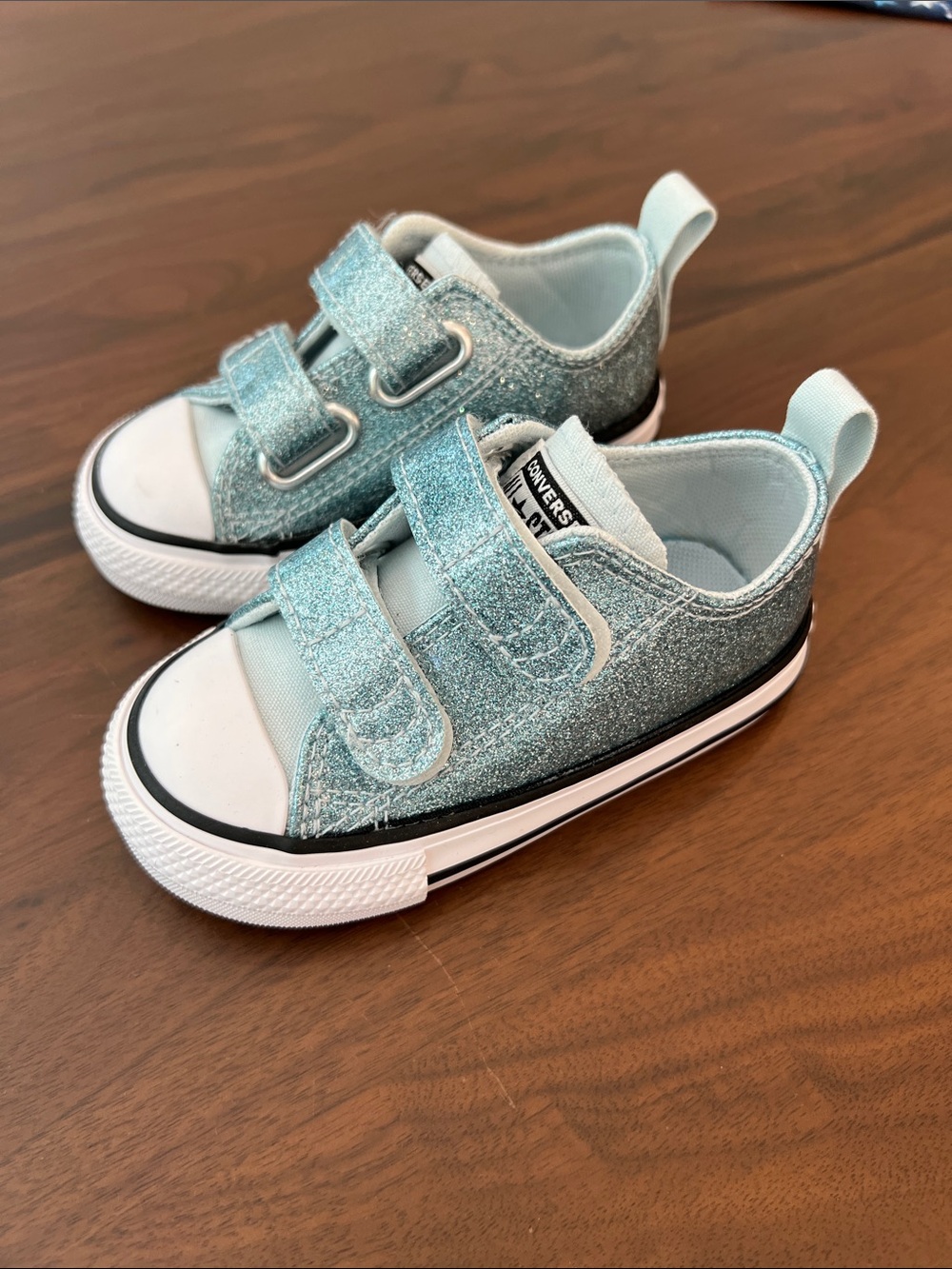 Converse Toddler Glitter Low Top Sneakers in Light Teal, 5T